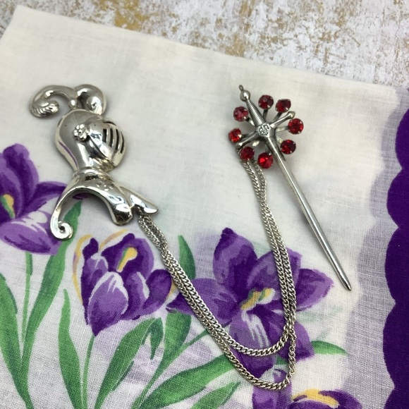 Vintage Sterling Silver Chatelaine Knight and Sword Brooch - Picture 3 of 5